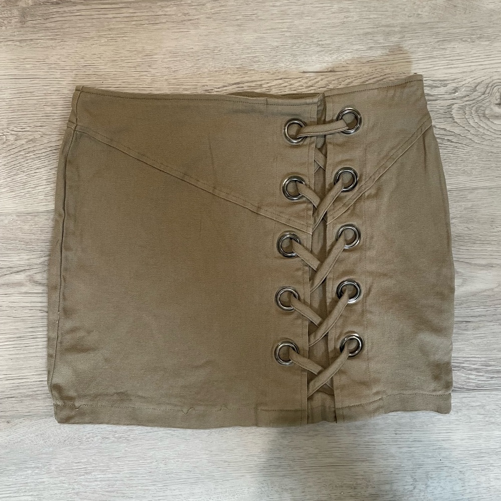 Hunter green mini skirt. The Impecable Pig brand. Size Small